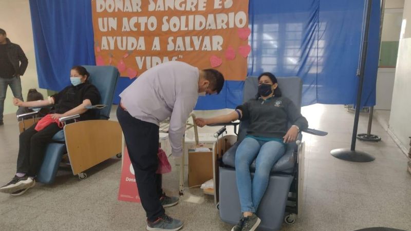 Charla de promoción y donación de sangre en Mutquín