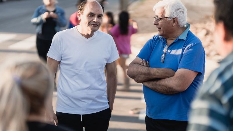 Gustavo inauguró el asfalto del Barrio 48 Viviendas Norte