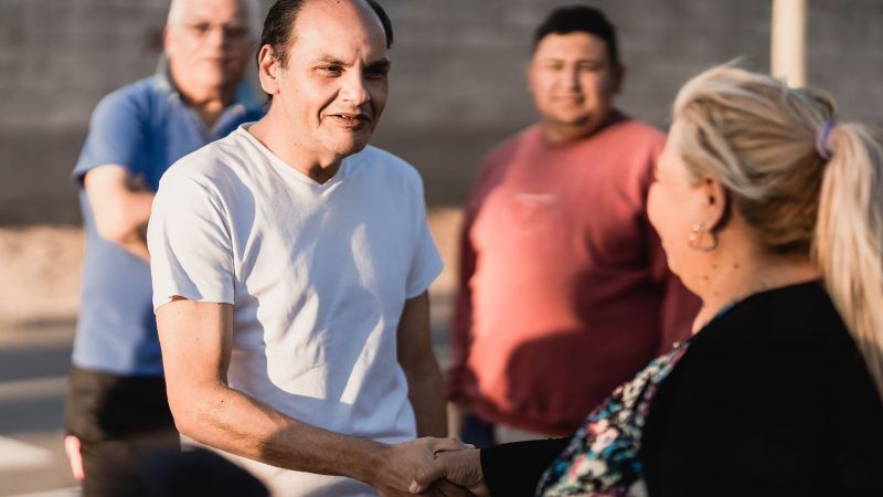 Gustavo inauguró el asfalto del Barrio 48 Viviendas Norte