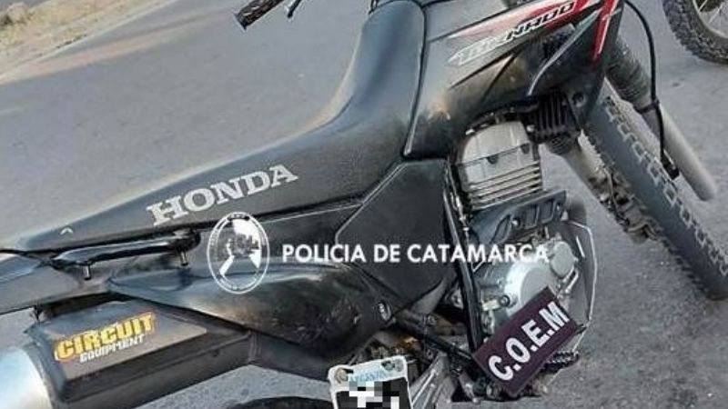Policías recuperan una motocicleta requerida por la Justicia