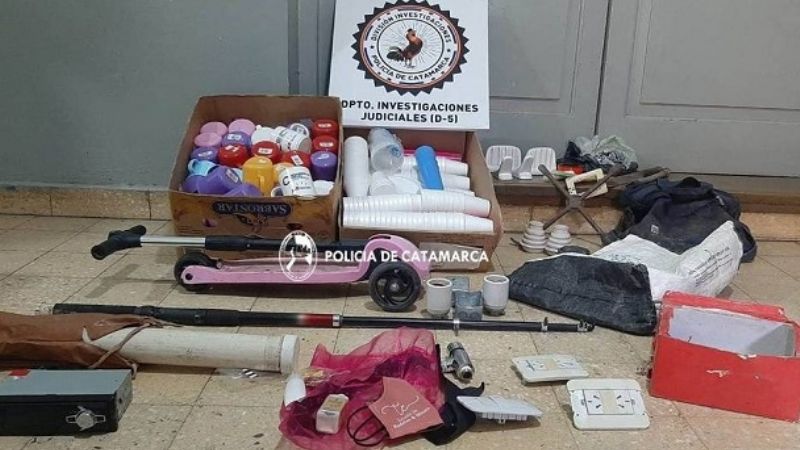 Dejó el auto estacionado y le robaron lo que había dentro