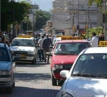 Piden exenciones y asistencia para taxis y remises de la Capital