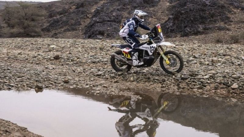 Loeb en autos y L. Benavidez en motos repitieron victorias