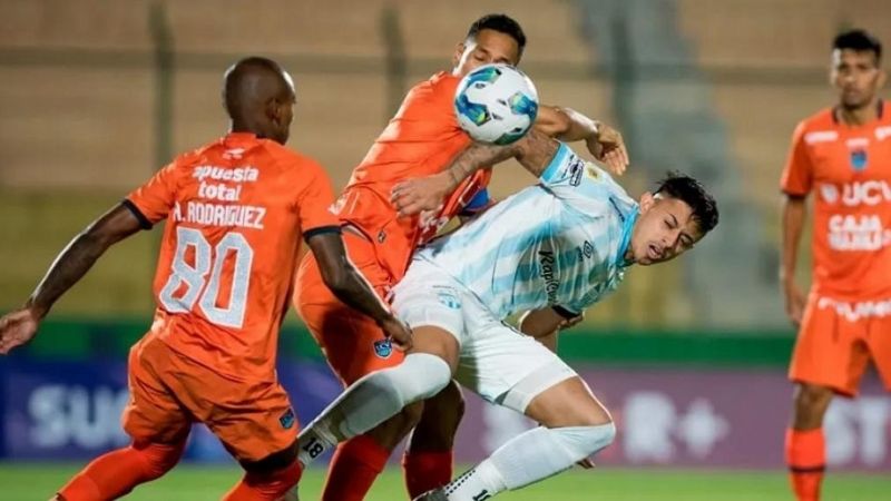 Atlético Tucumán perdió 1-2 con César Vallejo en Uruguay