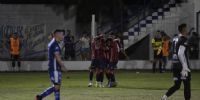 SAN LORENZO vuelve festejando de Santiago, donde venció 2-1 a Vélez.