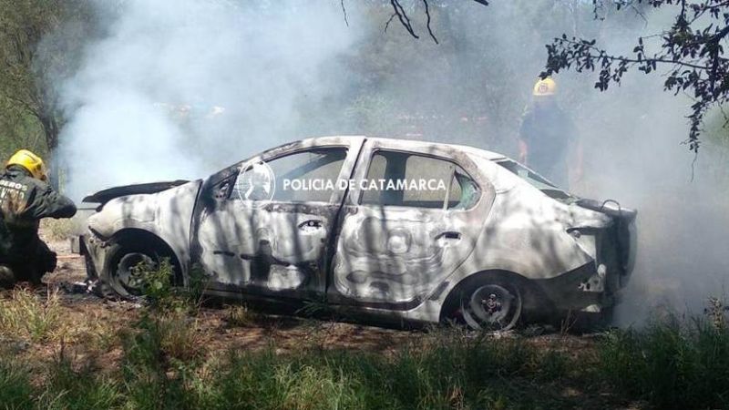 Encontraron restos oseos en un auto incendiado