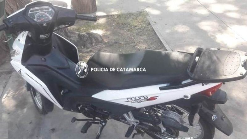 Policías secuestran una moto sustraída