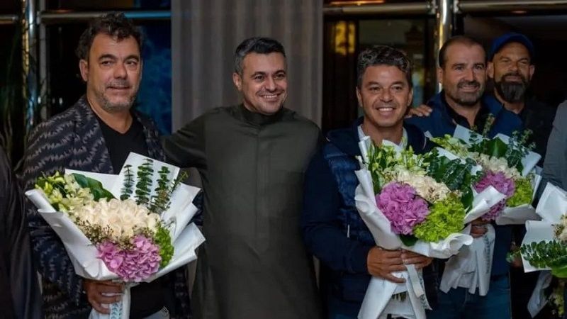 Gallardo recibido con flores por el amistoso en Arabia Saudita