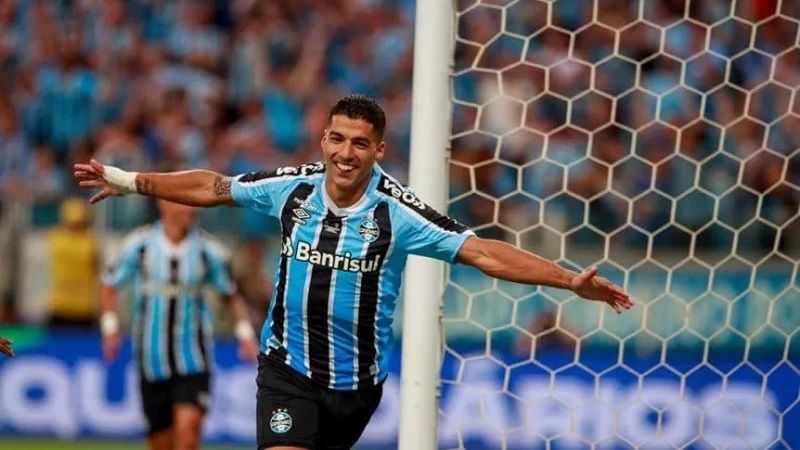 Debut soñado de Luis Suárez en Gremio: hat trick y título