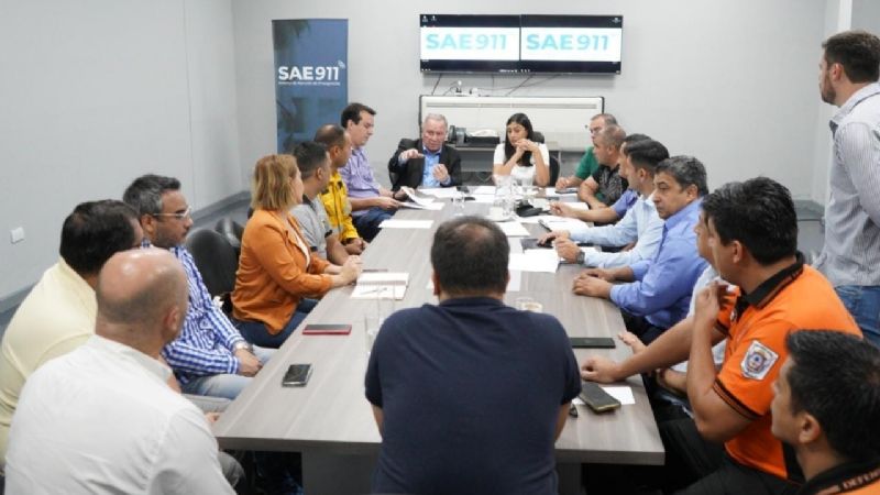 La adminstraciòn pública casi paralizada por los daños del tornado