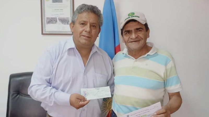 Entrega de cheques a las cooperativas, consorcios y asociaciones de regantes del distrito San José