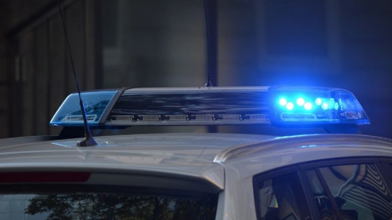 Intentó arrebatarle la riñonera a un hombre, escapó y lo atraparon