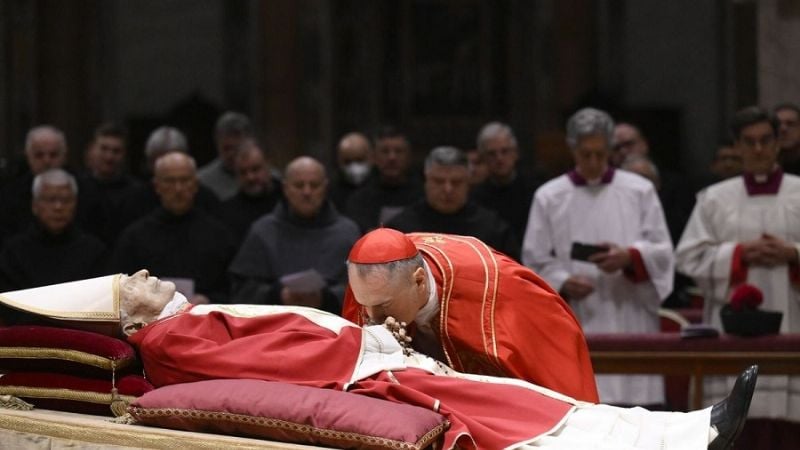 El papa Francisco presidirá el histórico funeral de Benedicto XVI