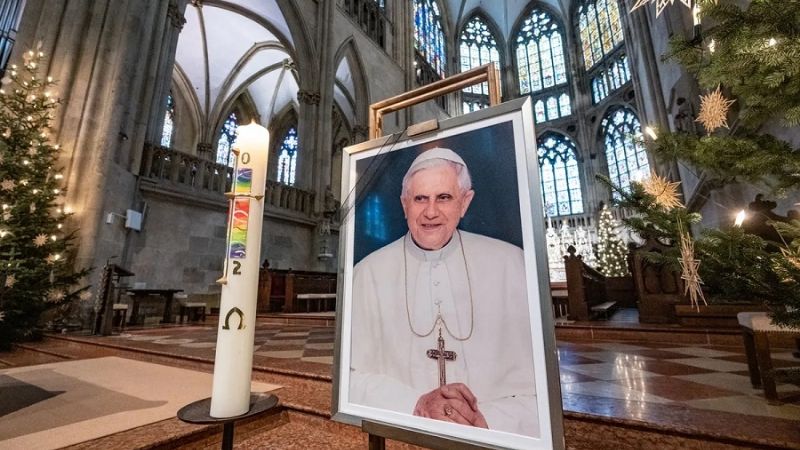 El papa Francisco presidirá el histórico funeral de Benedicto XVI