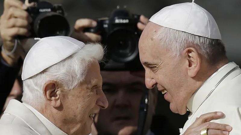 El papa Francisco presidirá el histórico funeral de Benedicto XVI