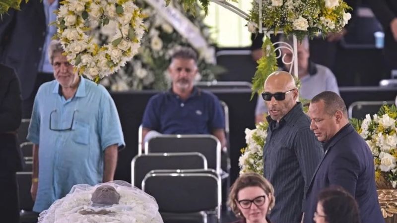 El pueblo brasileño despide a Pelé en Santos