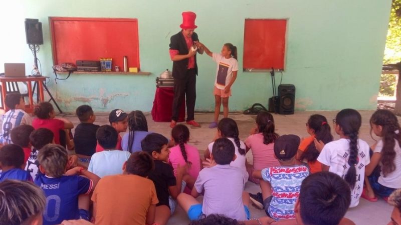 “Piro” y su “Magia” en las colonias de verano del interior