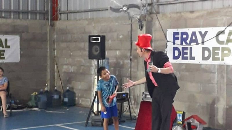 “Piro” y su “Magia” en las colonias de verano del interior