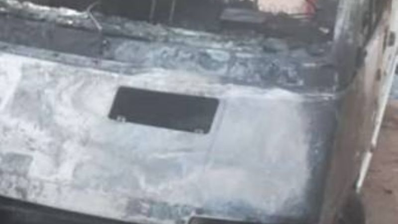 Se incendió una combi en Lavalle