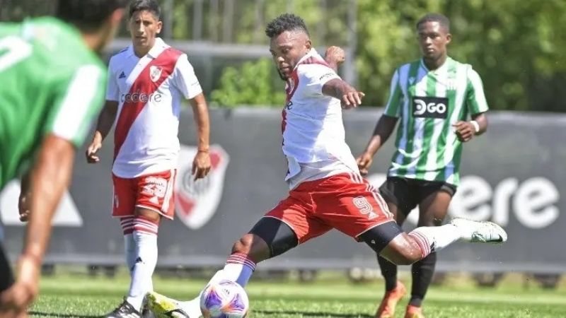 River venció a Racing de Montevideo en el último amistoso
