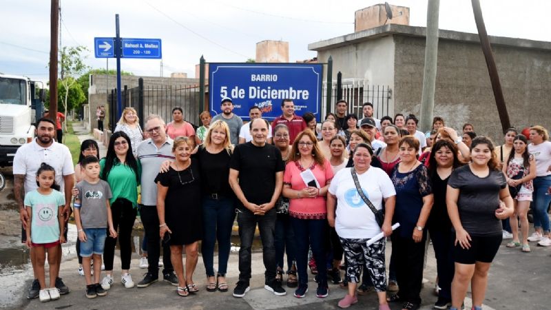 Se inauguró el asfaltado en el barrio 5 de Diciembre