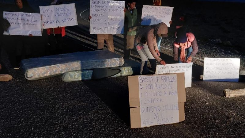 Padres cortan ruta 43 en Belén