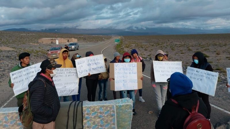 Padres cortan ruta 43 en Belén