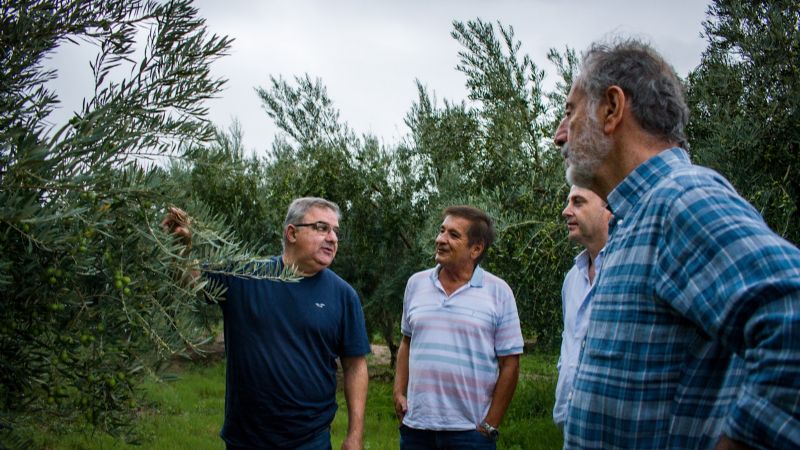 Raúl y el secretario Neme entregaron aportes para el desarrollo productivo en Colonia del Valle