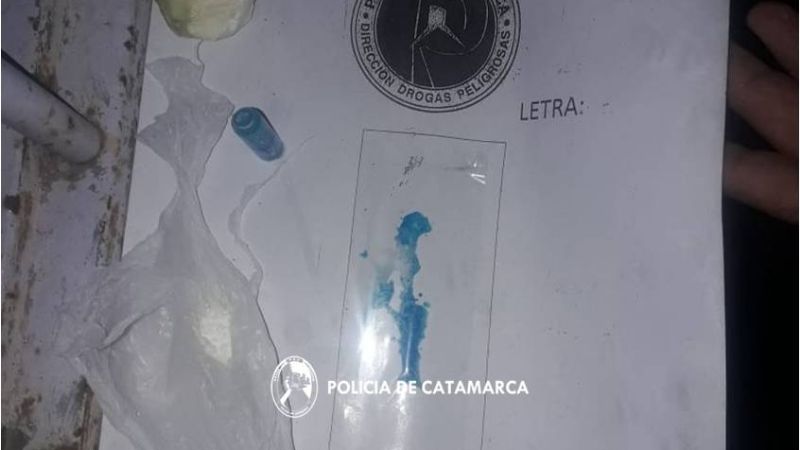 Detuvieron a dos mujeres, secuestraron un automóvil, droga y dinero