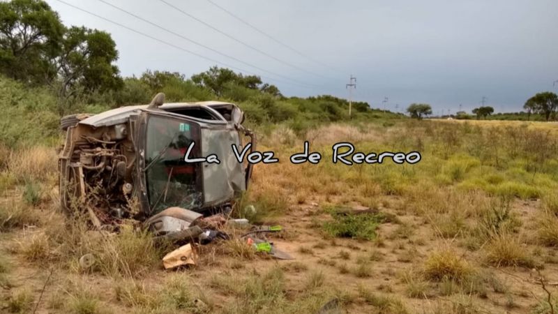 Tremendo vuelco de un vehículo en La Paz.