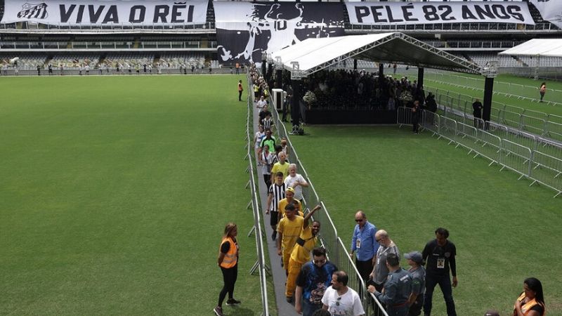 Brasil le da el último adiós a su Rey, Pelé