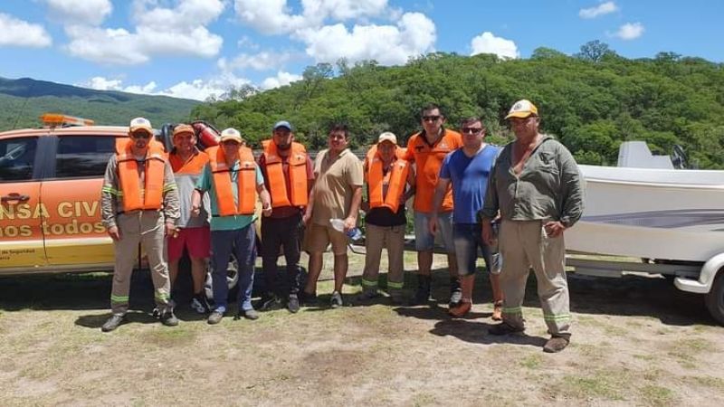 Recogieron cerca de 8 mil peces muertos del dique La Cañada