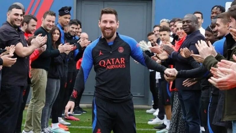 Pasillo de campeón y aplausos para Messi, en su regreso a PSG