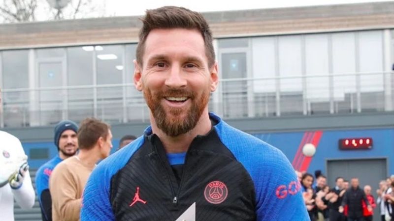 Pasillo de campeón y aplausos para Messi, en su regreso a PSG