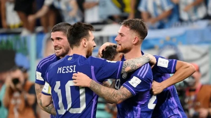 De Mac Allister y Lisandro: "Queremos que se quede, él lo sabe"