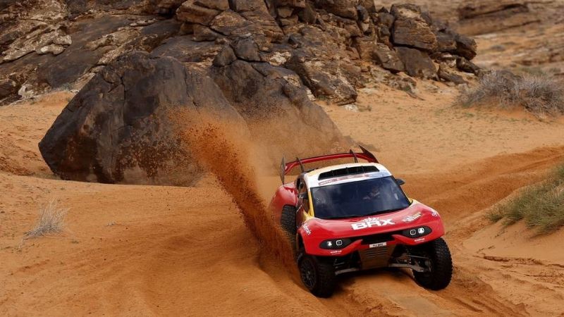 Loeb se lleva la primera alegría en el Dakar; abandonó Terranova
