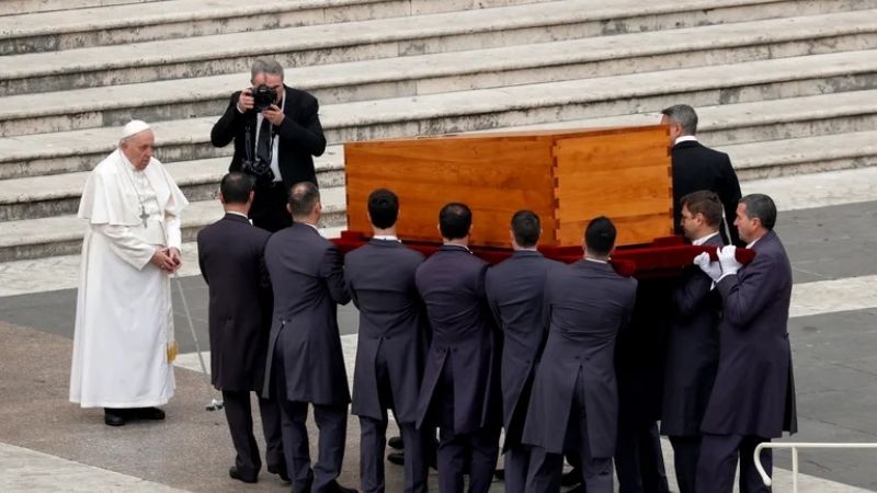 La Iglesia Católica despide a Benedicto XVI