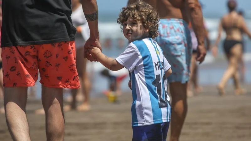 Tapia llevó la Copa del Mundo a Mar del Plata