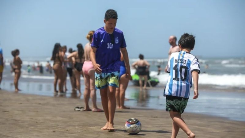 Tapia llevó la Copa del Mundo a Mar del Plata