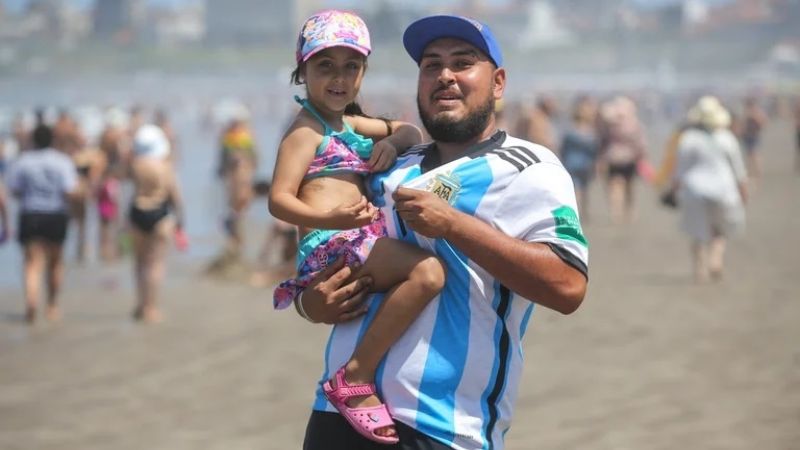 Tapia llevó la Copa del Mundo a Mar del Plata