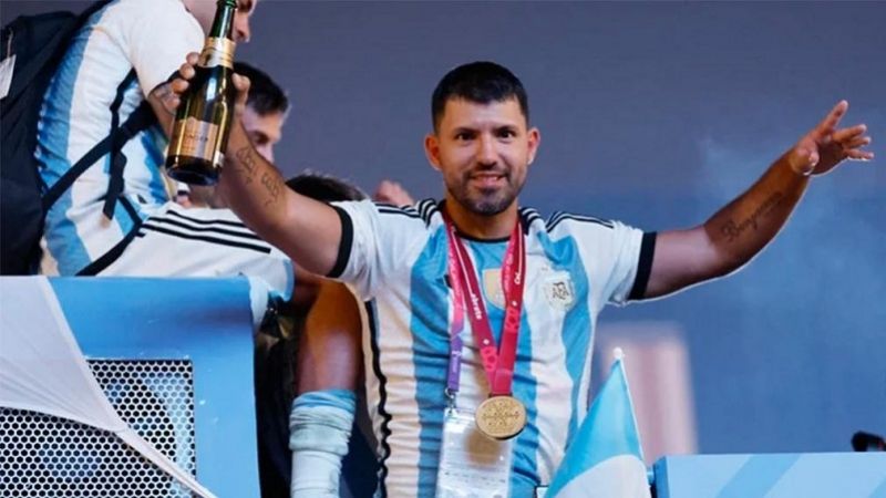 El “Kun” volverá a jugar al fútbol en un evento especial