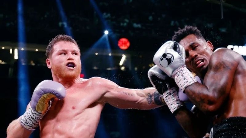 Canelo Álvarez venció a Jermell Charlo, pero le faltó el KO
