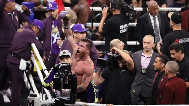 Canelo Álvarez venció a Jermell Charlo, pero le faltó el KO