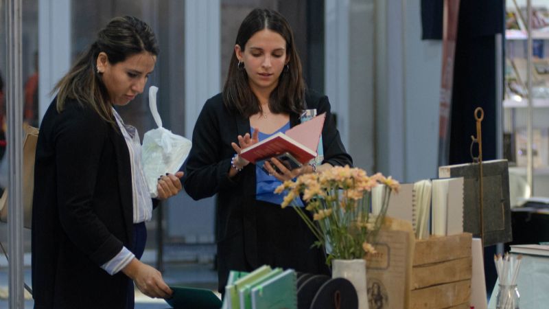 Poemas, talleres y presentaciones en el tercer día de la Feria del Libro