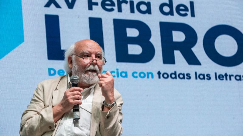 Sasturain compartió su pasión por leer y escribir con el público de Catamarca