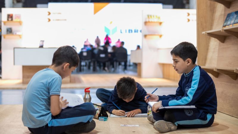 Augusto Salvatto presenta su libro "País de mierda" en la Feria del Libro 