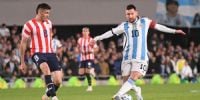 MESSI jugó unos 40 minutos, y metió dos tiros en los palos; un córner que dio en el travesaño y un tiro libre que pegó en el parante derecho del aqruero paraguayo.