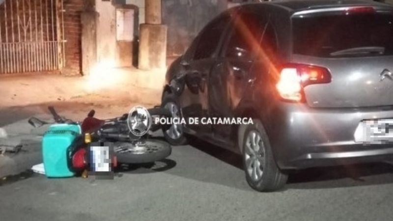 Colisión entre una moto y un auto