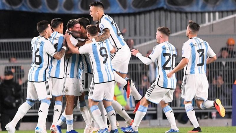 Argentina venció a Paraguay por un mezquino marcador