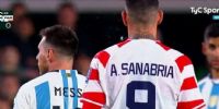 SANABRIA Y MESSI en el incidente de anoche, captado por las cámaras de TyC Sports.
